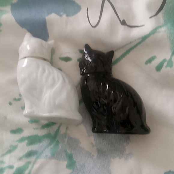 Black and white Avon kitty perfume jugs - Picture 2 of 2